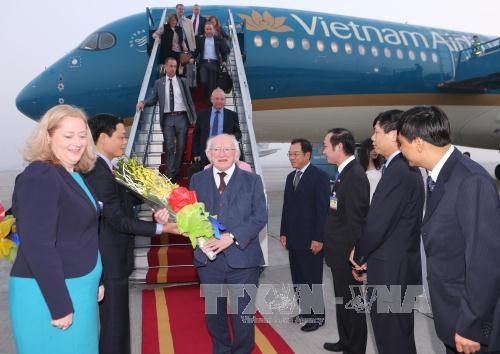 Le président irlandais entame sa visite au Vietnam - ảnh 1