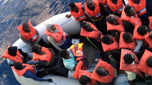Crise migratoire: quelques 1400 migrants secourus samedi en Méditerranée  - ảnh 1