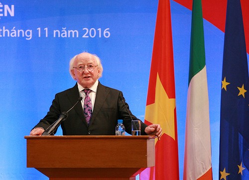 Le président irlandais termine sa visite au Vietnam  - ảnh 1