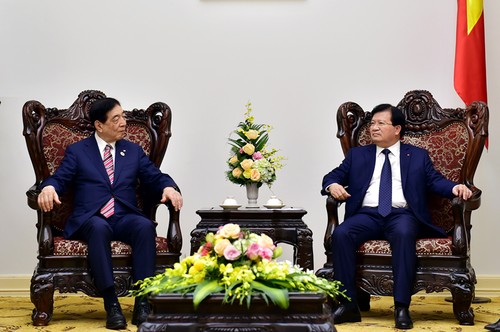Le président de la FICR reçu par le vice-Premier ministre Trinh Dinh Dung - ảnh 1