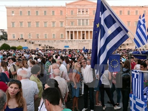 La zone euro suspend l'allégement de la dette grecque - ảnh 1