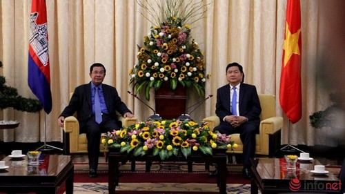 Le Premier ministre cambodgien reçu par les autorités de Ho Chi Minh-ville - ảnh 1