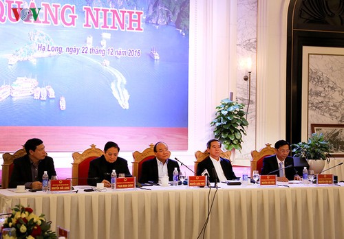 Nguyen Xuan Phuc: Quang Ninh doit être une locomotive économique du pays  - ảnh 1