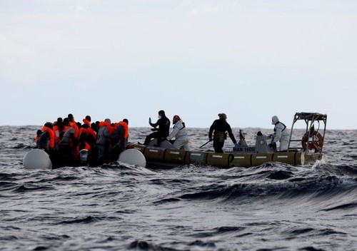 800 migrants récupérés en Méditerranée par l'Italie et des ONG - ảnh 1