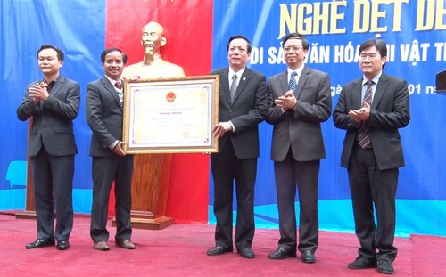 Le tissage de zèng – nouveau patrimoine immatériel national de Thua Thien-Hué - ảnh 1