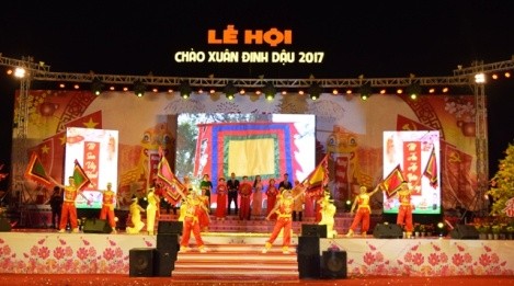 Ouverture de la fête des couleurs printanières à Kon Tum - ảnh 1