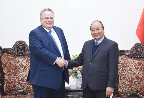Nguyên Xuân Phuc reçoit le ministre grec des Affaires étrangères  - ảnh 1