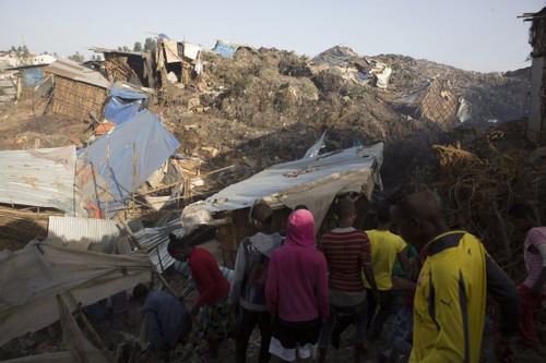 Ethiopie: un immense éboulement dans une décharge fait au moins 30 morts - ảnh 1