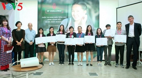 Le Concours mondial d’éloquence en anglais EF Challenge 2017 au Vietnam - ảnh 1