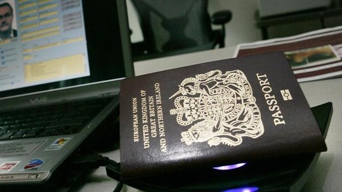 Royaume-Uni : la compétition est lancée pour fabriquer le passeport post-Brexit - ảnh 1