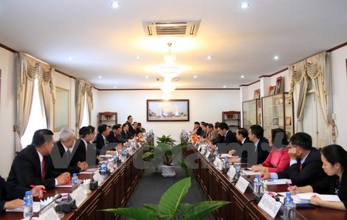 Les Bureaux présidentiels du Vietnam et du Laos cimentent leurs relations  - ảnh 1