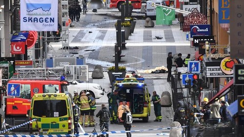 Attentat au camion-bélier à Stockholm: 4 morts et 15 blessés - ảnh 1