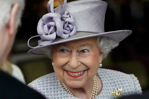 La reine Elizabeth II fête ses 91 ans, toujours bon pied bon oeil - ảnh 1