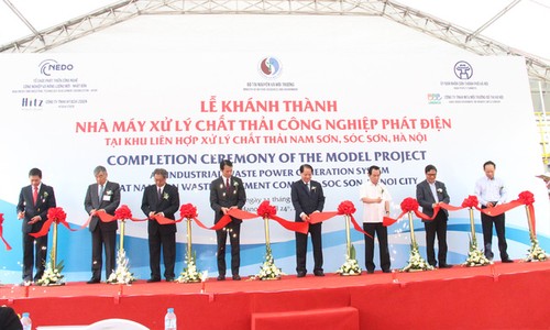 Inauguration de la 1ère usine de transformation de déchets industriels en énergie au Vietnam - ảnh 1