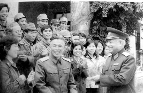 Le général Van Tien Dung, son activité révolutionnaire et sa ville natale Hanoi  - ảnh 1