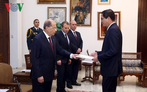 Le président libanais souhaite renforcer les relations avec le Vietnam - ảnh 1