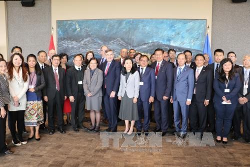 Table ronde sur l’ASEAN au Canada - ảnh 1