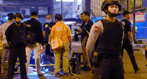 Double explosion à Jakarta : un policier tué, plusieurs blessés - ảnh 1