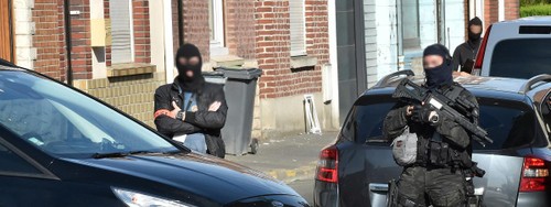 Un homme arrêté lors d'une vaste opération antiterroriste entre la France et la Belgique - ảnh 1