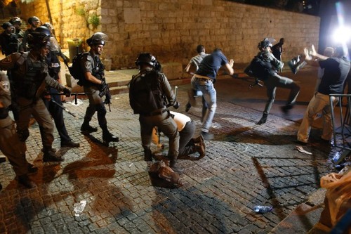 De nouveaux heurts entre Palestiniens et policiers israéliens à Jérusalem - ảnh 1
