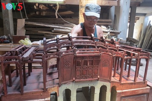 Huynh Ri, le restaurateur d’ouvrages antiques de Quang Nam - ảnh 1