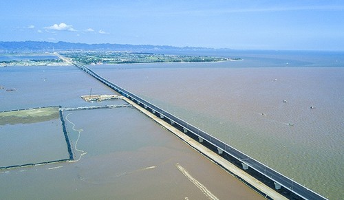 Inauguration du pont maritime le plus long  d’Asie du Sud-Est - ảnh 1