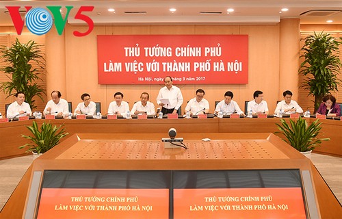 Nguyen Xuan Phuc travaille avec les autorités de Hanoi - ảnh 1