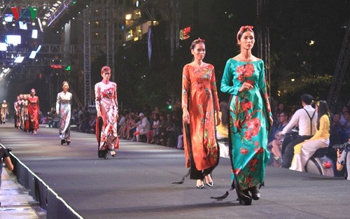 Le festival de la mode et des technologies 2017 à Hô Chi Minh-ville - ảnh 1