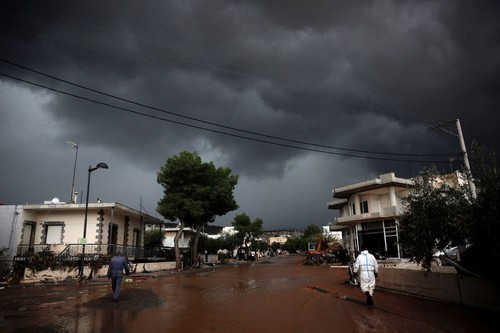 Pluies apocalyptiques à Athènes: au moins 14 morts - ảnh 1