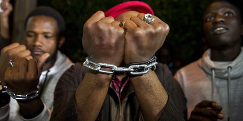Esclavage en Libye : les conclusions de l'enquête libyenne “ne sauront tarder“ - ảnh 1