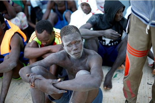 UE: la situation “épouvantable” de migrants en Libye “ne peut pas durer“ - ảnh 1