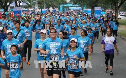 Plus de 8.000 coureurs au marathon de Ho Chi Minh-Ville - ảnh 1