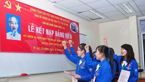 Quand les jeunes s’efforcent d’adhérer au Parti communiste vietnamien - ảnh 1