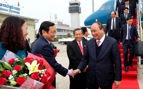 Le Premier ministre Nguyen Xuan Phuc est arrivé au Laos - ảnh 1