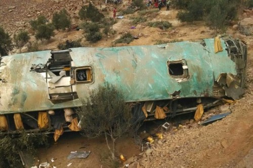 Pérou: un bus chute dans un ravin, 44 morts - ảnh 1