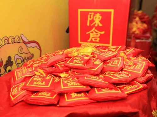 La fête de «Distribution des vivres du génie Tran» organisé à Ha Nam - ảnh 1