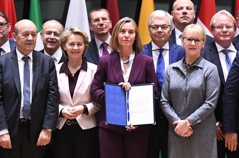 Les ministres de la Défense de l'UE adoptent une feuille de route pour la CSP - ảnh 1