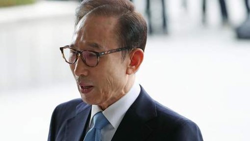 Le parquet sud-coréen réclame un mandat d'arrêt contre l'ex-président Lee - ảnh 1