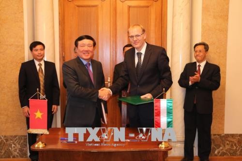 Vietnam-Hongrie: signature du mémorandum de coopération entre leurs Cours suprêmes - ảnh 1