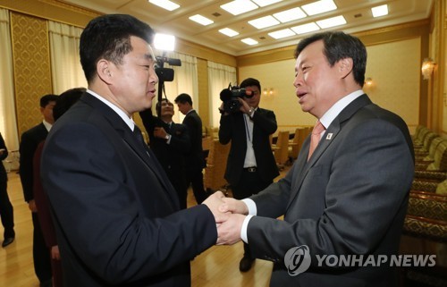 Les ministres du Sport des 2 Corées envisagent un défilé conjoint aux Jeux asiatiques - ảnh 1