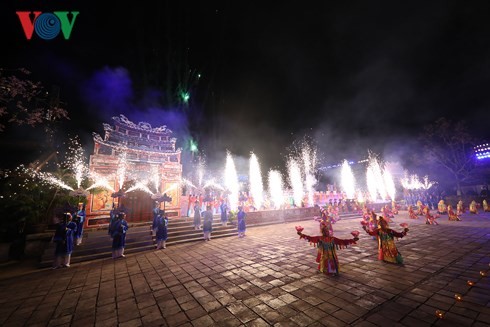 Festival de Huê : un week-end coloré - ảnh 2