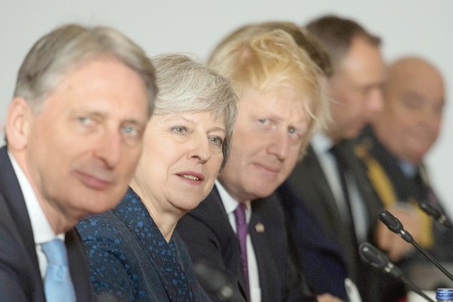 Brexit: Theresa May fragilisée après deux démissions - ảnh 1