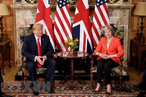 Theresa May et Donald Trump veulent un accord commercial ambitieux post-Brexit - ảnh 1