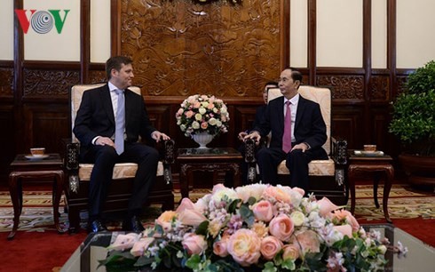 Le président Trân Dai Quang reçoit des ambassadeurs étrangers - ảnh 3
