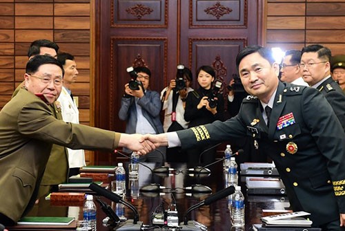 Les deux Corées tiennent une réunion de travail militaire à Panmunjom - ảnh 1