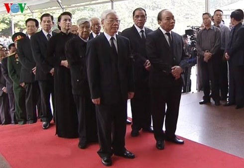 Début des obsèques nationales de l’ancien secrétaire général du Parti Dô Muoi - ảnh 2