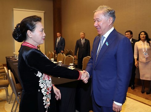 Nguyên Thi Kim Ngân rencontre le président de la chambre basse du Parlement kazakh - ảnh 1