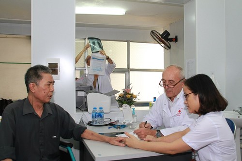 Consultations médicales gratuites: des médecins français à Hai Phong - ảnh 1