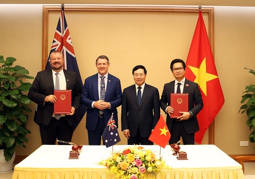 Le ministre en chef du territoire du Nord d’Australie reçu par Pham Binh Minh - ảnh 1