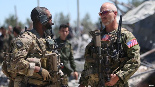 Les Etats-Unis annoncent le maintien temporaire de 200 soldats en Syrie - ảnh 1